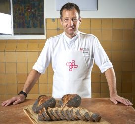 Hans tien jaar in dienst bij Bakery Institute